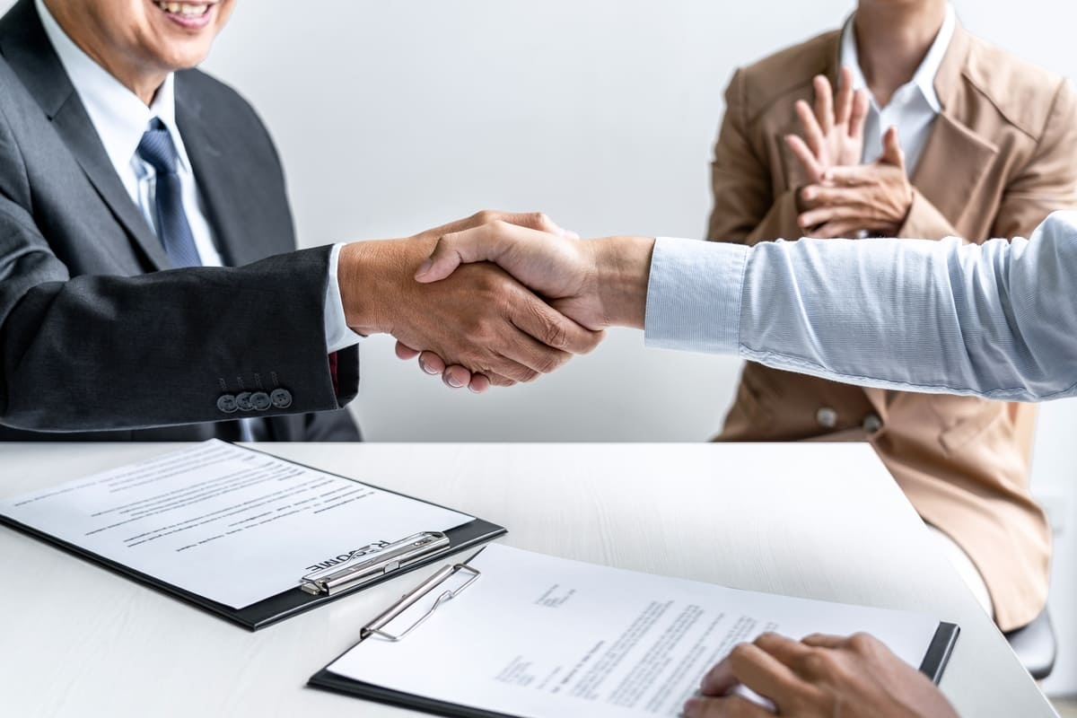 Service Level Agreement (SLA): Types, Metrics & CS Guide