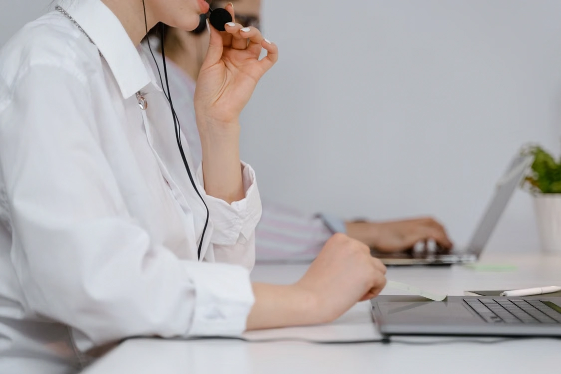 Apa Itu Sales Helpdesk? Hilangkan Friksi Sebelum Deal Ditutup